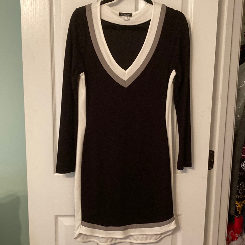 Super flattering dress that brings sexy back size M